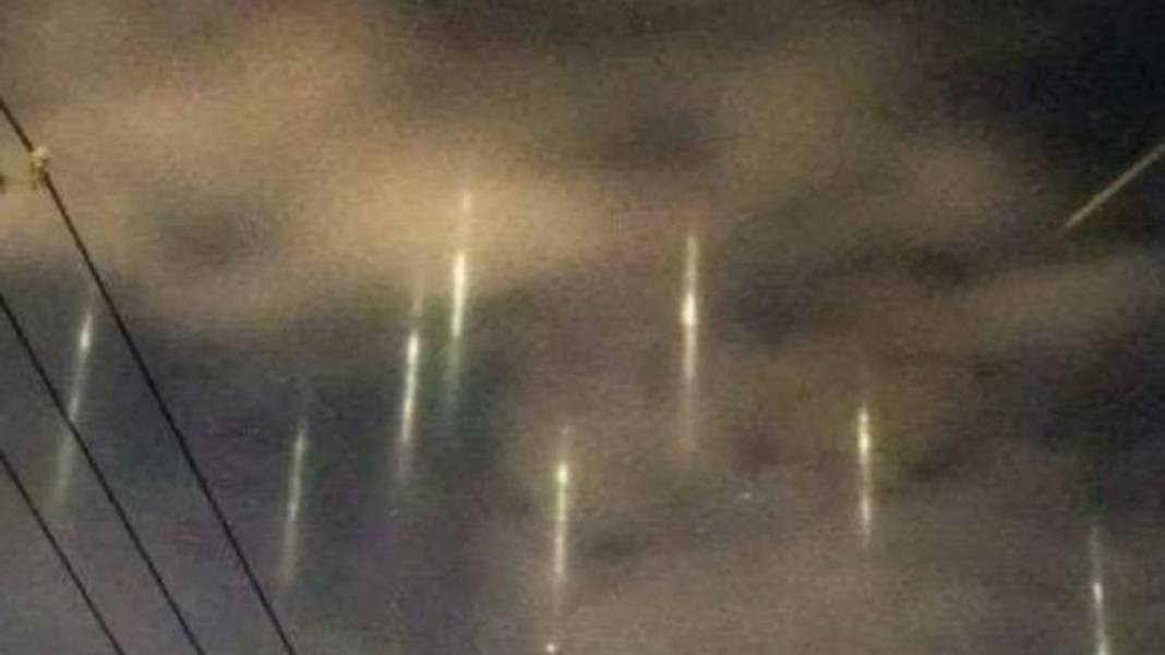 Gökyüzünde Görsel Şölen: Işık Sütunları. Gören bir daha dönüp bakıyor - Resim: 2